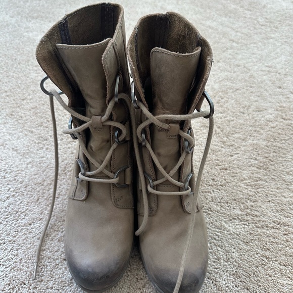 Sorel Shoes - Stylish Tan Women's Boots